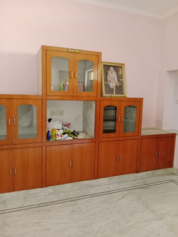 Room in 2 BHK Builder Floor at Sector 18 – for Rent