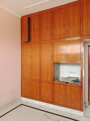 Furnished Amenities in 2 BHK Builder Floor at Sector 18 – for Rent