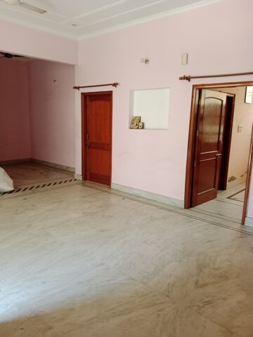Room in 2 BHK Builder Floor at Sector 18 – for Rent