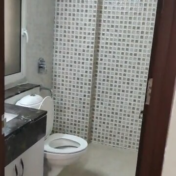 Bathroom in 2 BHK Apartment at Eldeco Accolade, Saini Colony – for Rent