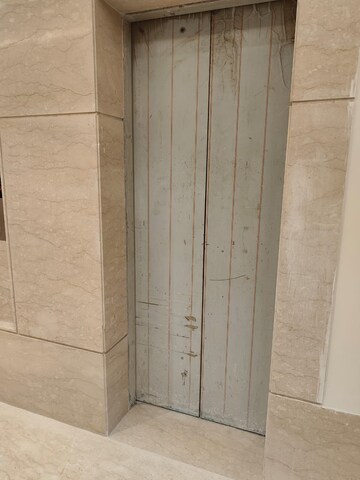 Bathroom in 4 BHK Apartment at Ambience Creacions, Sector 22 – for Rent