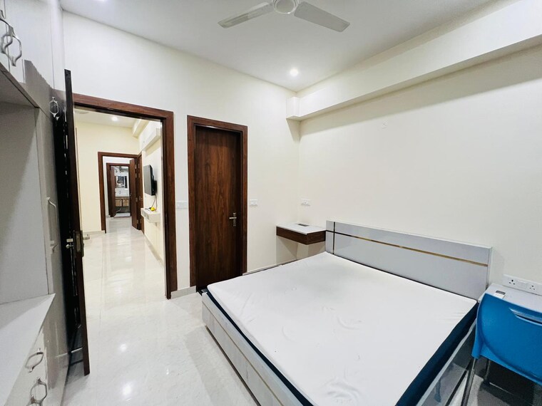 Room, sector 25 4 Bedroom 360 Sq.Yd. Builder Floor In Sector 25 Gurgaon 9589638
