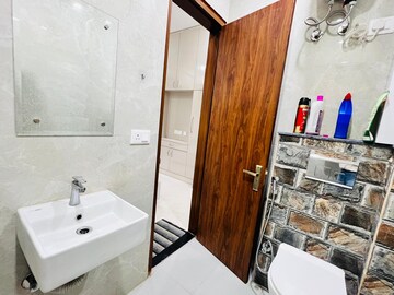 Furnished Amenities in 4 BHK Builder Floor at Sector 25 – for Rent