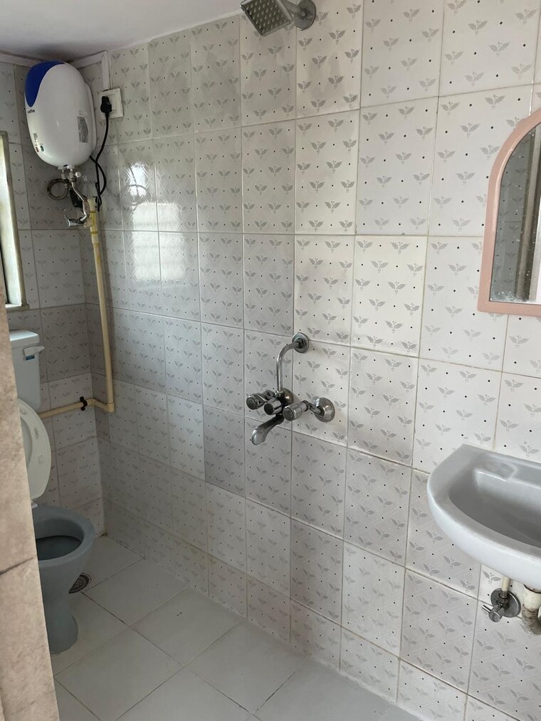 Bathroom, vijay-apartment-malad 2 Bedroom 650 Sq.Ft. Apartment In Malad West Mumbai 9589684