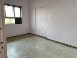 Room in 2 BHK Apartment at Vijay Apartment Malad, Malad West – for Rent