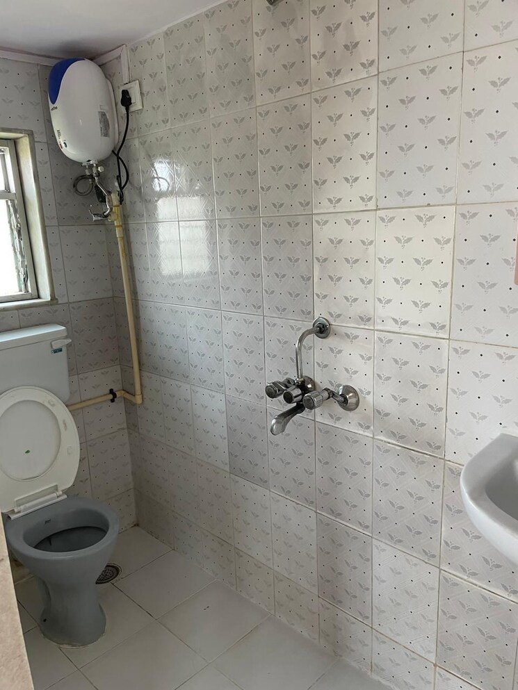 Bathroom, vijay-apartment-malad 2 Bedroom 650 Sq.Ft. Apartment In Malad West Mumbai 9589684