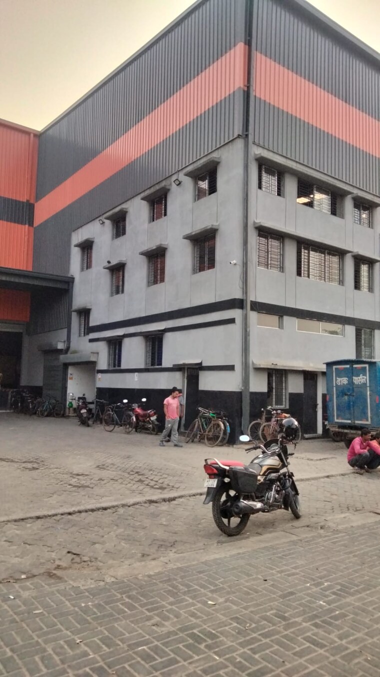  Parking, topsia Commercial Warehouse 7000 Sq.Yd. In Topsia Kolkata 9589690