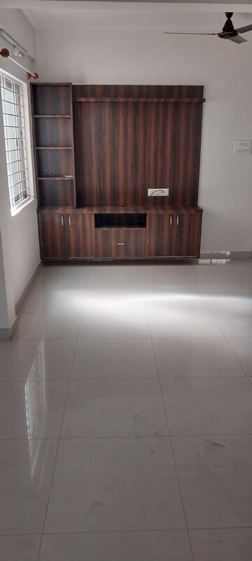 Room in 2 BHK Independent House at Nr Colony – for Rent