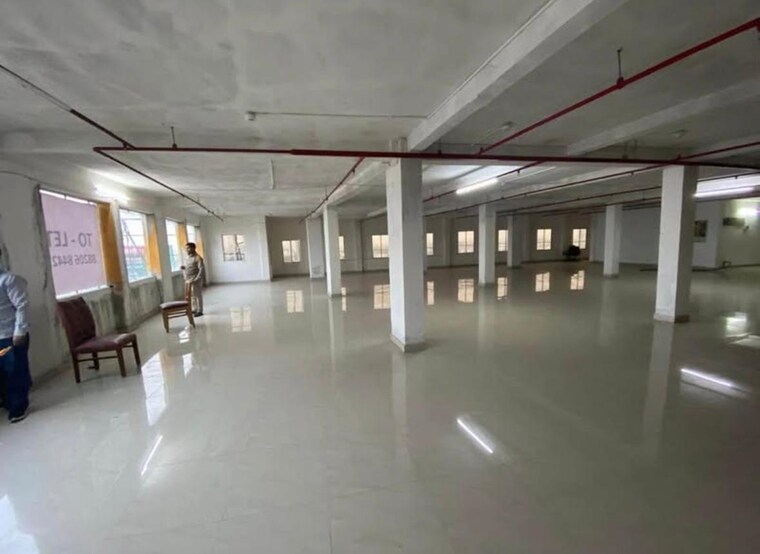  Parking, park street Commercial Showroom 2500 Sq.Ft. In Park Street Kolkata 9589696