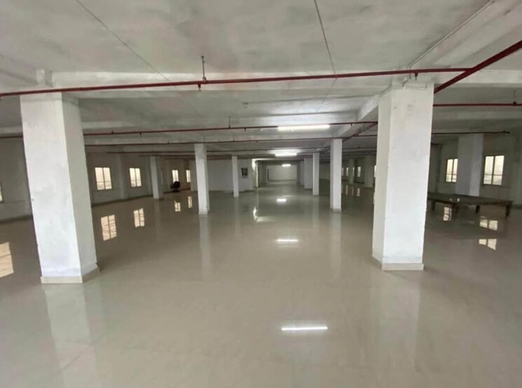  Parking, park street Commercial Showroom 2500 Sq.Ft. In Park Street Kolkata 9589696