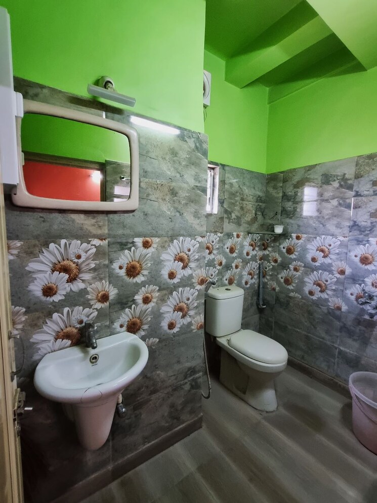 Attached Bathroom, dum dum 2 Bedroom 835 Sq.Ft. Apartment In Dum Dum Kolkata 9589721