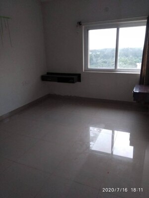 Room in 3 BHK Apartment at Mantri Webcity, Hennur – for Rent