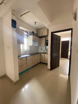 Room in 2 BHK Apartment at Supertech Cape Town, Sector 74 – for Rent