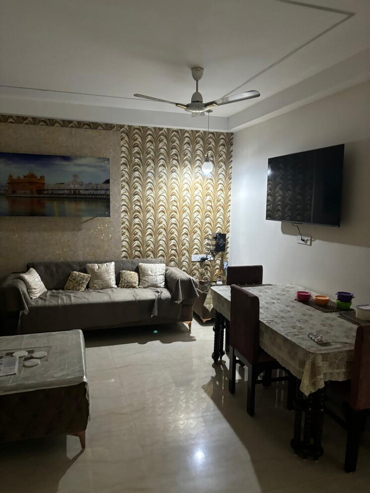 Living Room, sector 31 2 Bedroom 200 Sq.Yd. Builder Floor In Sector 31 Faridabad 9589799