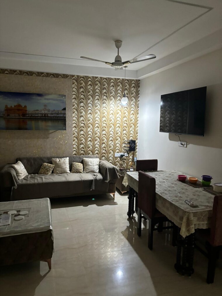 Living Room, sector 31 2 Bedroom 200 Sq.Yd. Builder Floor In Sector 31 Faridabad 9589799