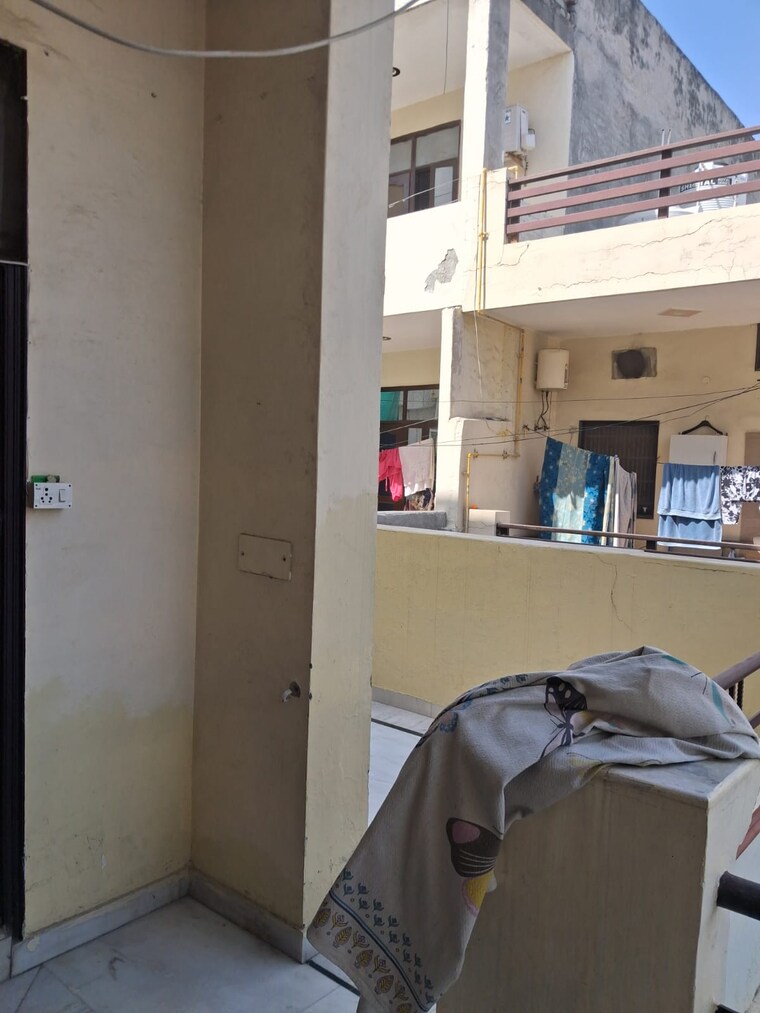 Balcony, sector 31 1 Bedroom 120 Sq.Yd. Builder Floor In Sector 31 Faridabad 9589805