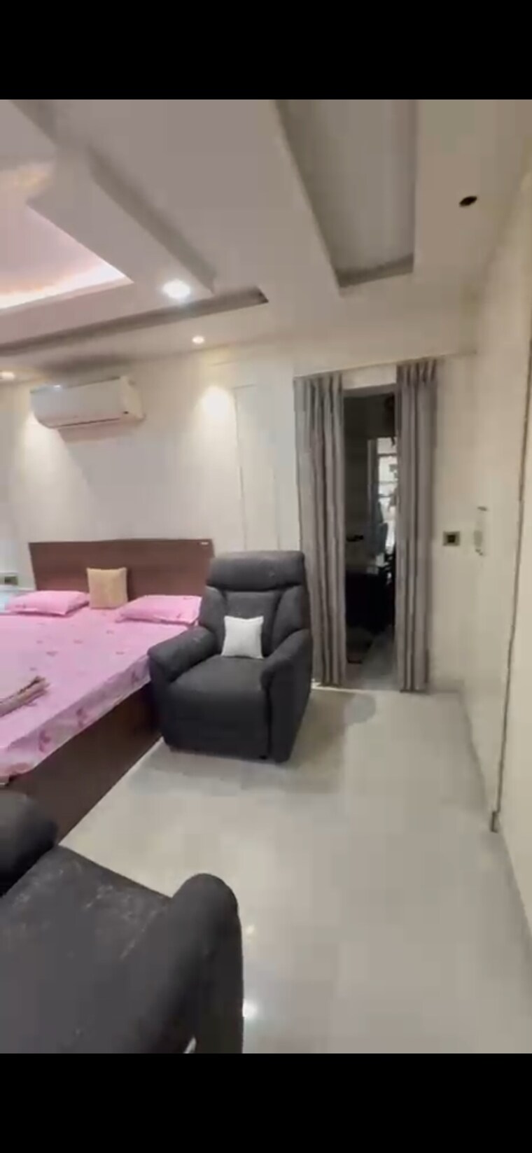 Living Room, sector 48 3 Bedroom 3500 Sq.Ft. Builder Floor In Sector 48 Noida 9589888