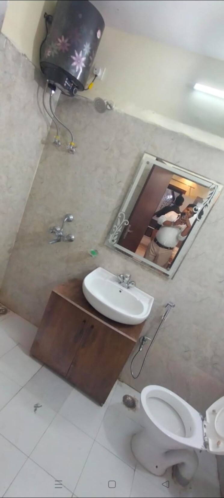 Attached Bathroom, gomti nagar 3 Bedroom 2000 Sq.Ft. Apartment In Gomti Nagar Lucknow 9589863