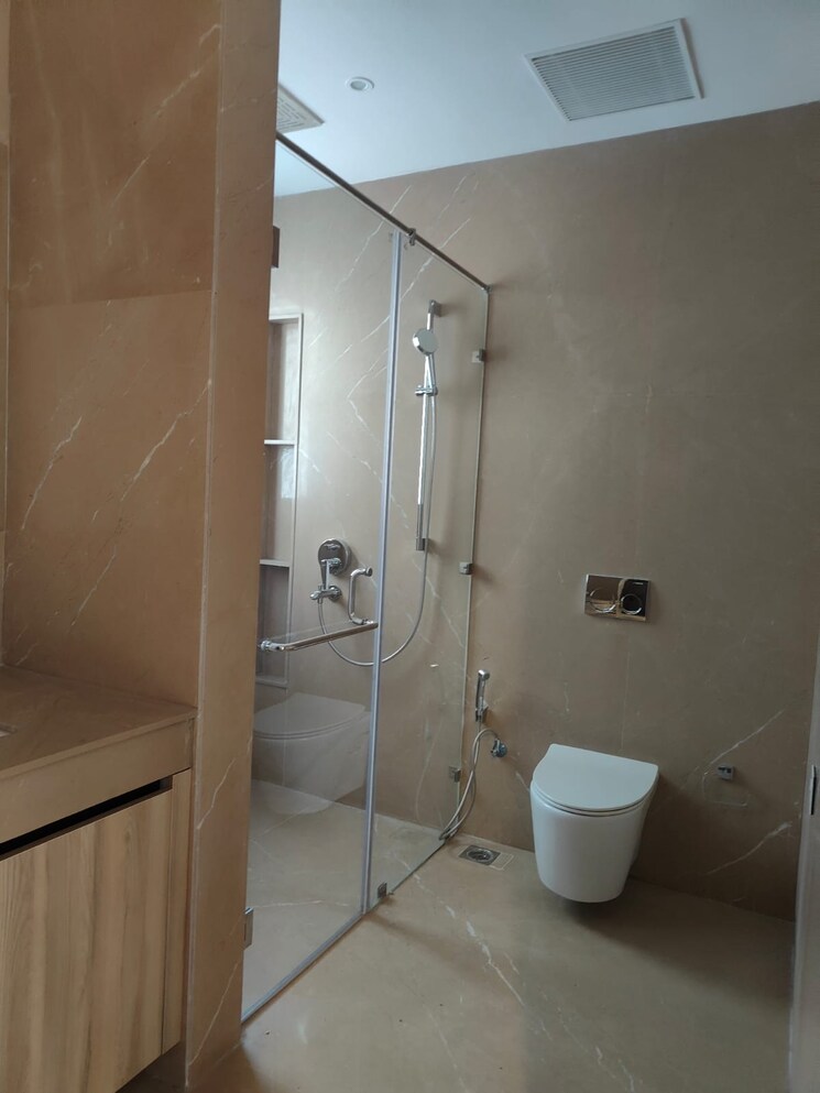 Bathroom, pioneer-park-phase-1 3 Bedroom 2438 Sq.Ft. Apartment In Sector 61 Gurgaon 9589901