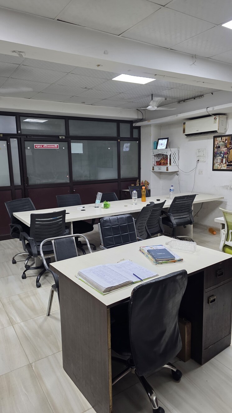 Team Area, gomti nagar Commercial Office Space 1500 Sq.Ft. In Gomti Nagar Lucknow 9589924