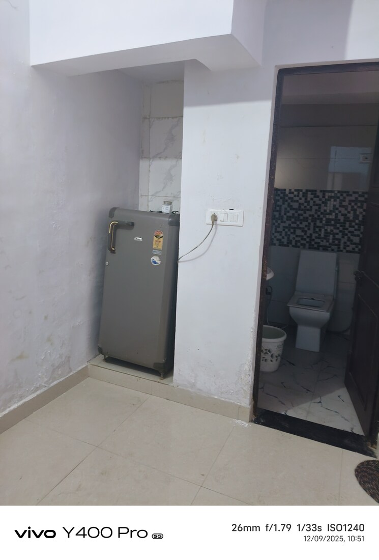 Room, dwarka 1 RK 250 Sq.Ft. Apartment In Dwarka Delhi 9589937