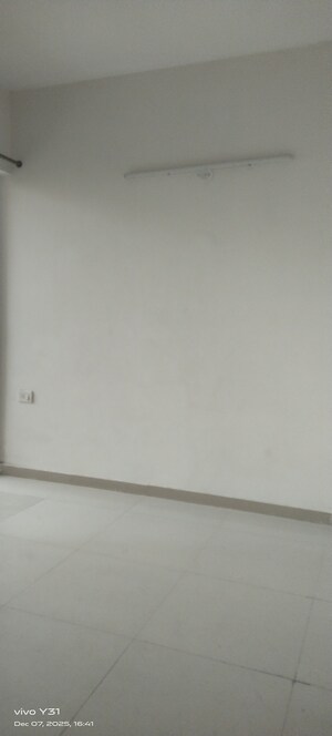 Room in 2.5 BHK Apartment at Mahagun Mywoods, Sector 16c Greater Noida – for Sale