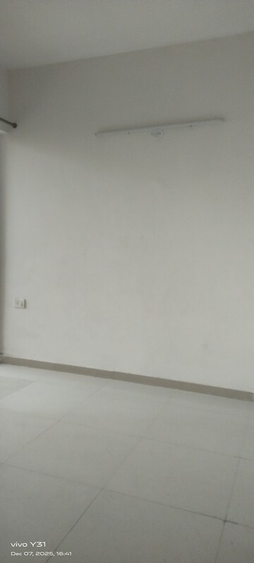 Room in 2.5 BHK Apartment at Mahagun Mywoods, Sector 16c Greater Noida – for Sale