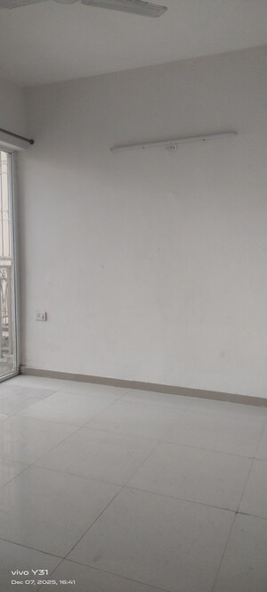 Room in 2.5 BHK Apartment at Mahagun Mywoods, Sector 16c Greater Noida – for Sale