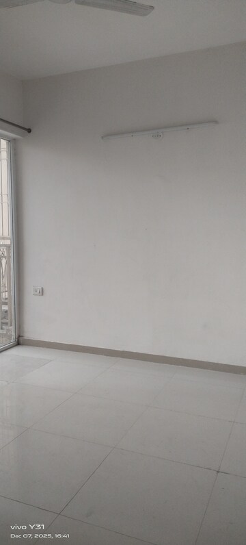 Room in 2.5 BHK Apartment at Mahagun Mywoods, Sector 16c Greater Noida – for Sale