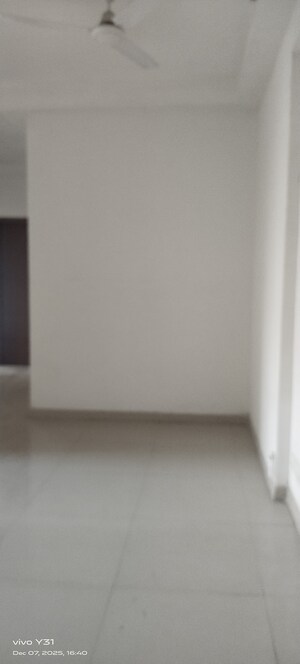 Room in 2.5 BHK Apartment at Mahagun Mywoods, Sector 16c Greater Noida – for Sale
