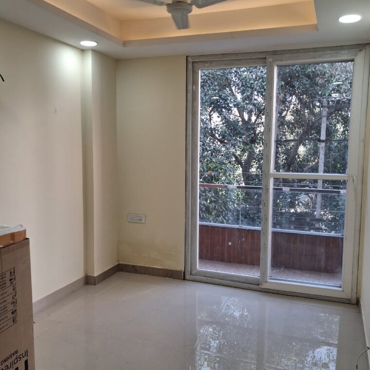 Room, sector 45 3 Bedroom 2100 Sq.Ft. Builder Floor In Sector 45 Gurgaon 9589949