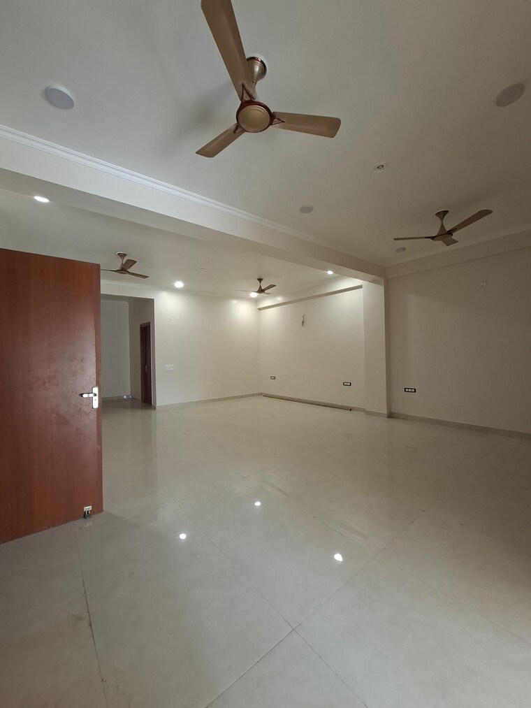 undefined, rwa-apartments-sector-26 4 Bedroom 300 Sq.Mt. Builder Floor In Sector 26 Noida 9589954