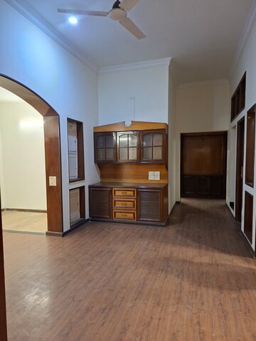 Furnished Amenities in 3 BHK Independent House at RWA Apartments, Sector 31 – for Rent