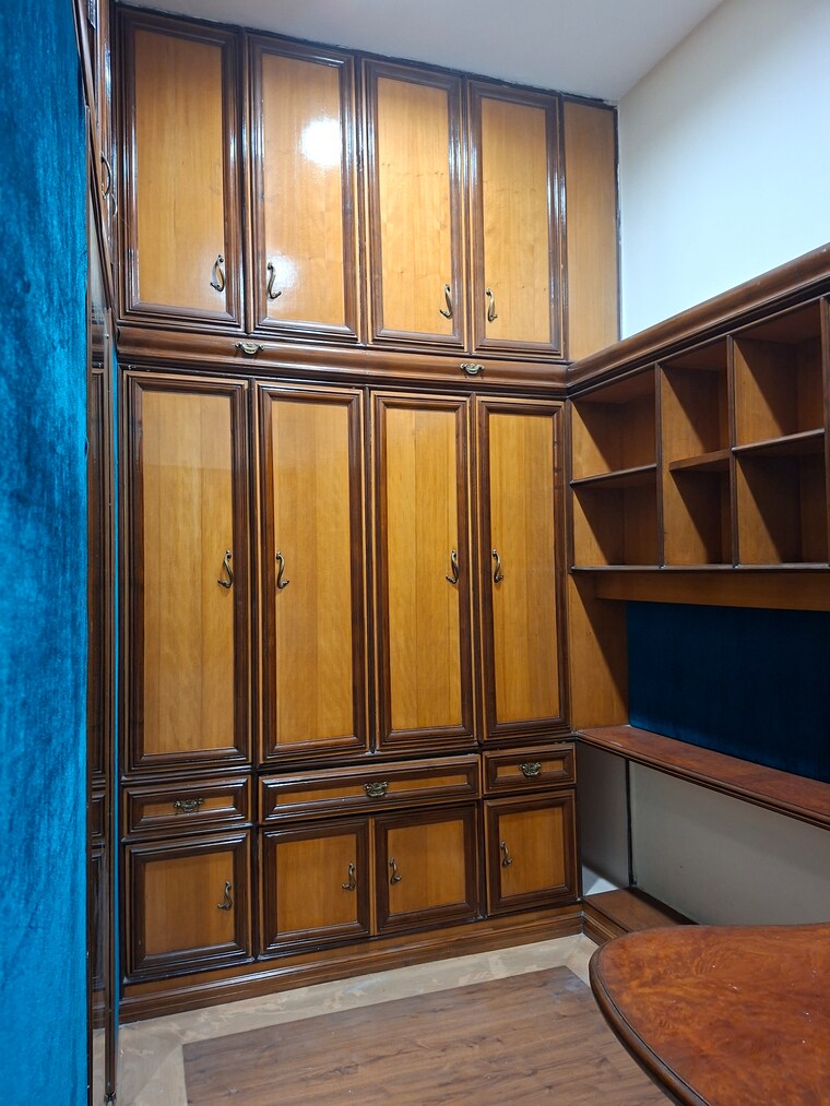 undefined, rwa-apartments 3 Bedroom 250 Sq.Mt. Independent House In Sector 31 Noida 9589970