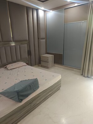 Bedroom in 4 BHK Builder Floor at DLF City Phase IV, Dlf Phase iv – for Sale