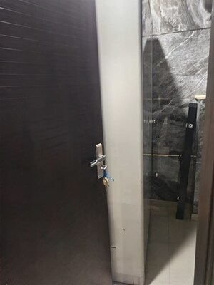 Bathroom in 4 BHK Builder Floor at DLF City Phase IV, Dlf Phase iv – for Sale