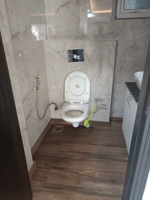 Bathroom in 4 BHK Builder Floor at DLF City Phase IV, Dlf Phase iv – for Sale