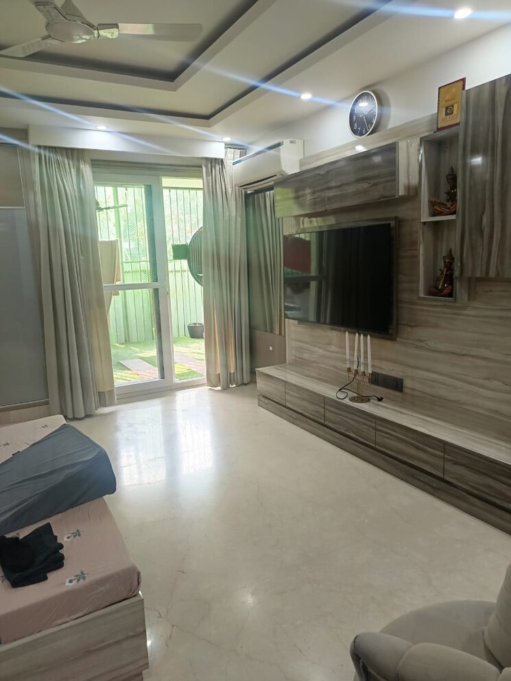 Living Room, dlf-city-phase-iv 4 Bedroom 3200 Sq.Ft. Builder Floor In Dlf Phase iv Gurgaon 9590024