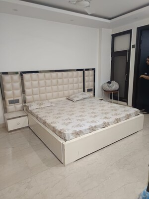 Bedroom in 4 BHK Builder Floor at DLF City Phase IV, Dlf Phase iv – for Sale