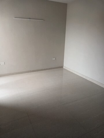 Room in 2 BHK Apartment at Supertech Czar Suites, Omicron I Greater Noida – for Rent