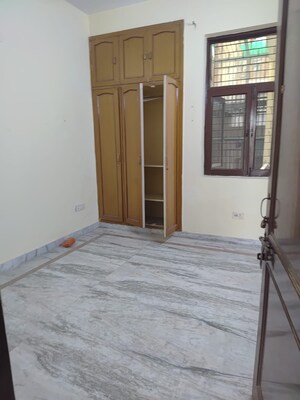 Room in 3 BHK Builder Floor at RWA Residential Society Sector 46, Sector 46 – for Rent