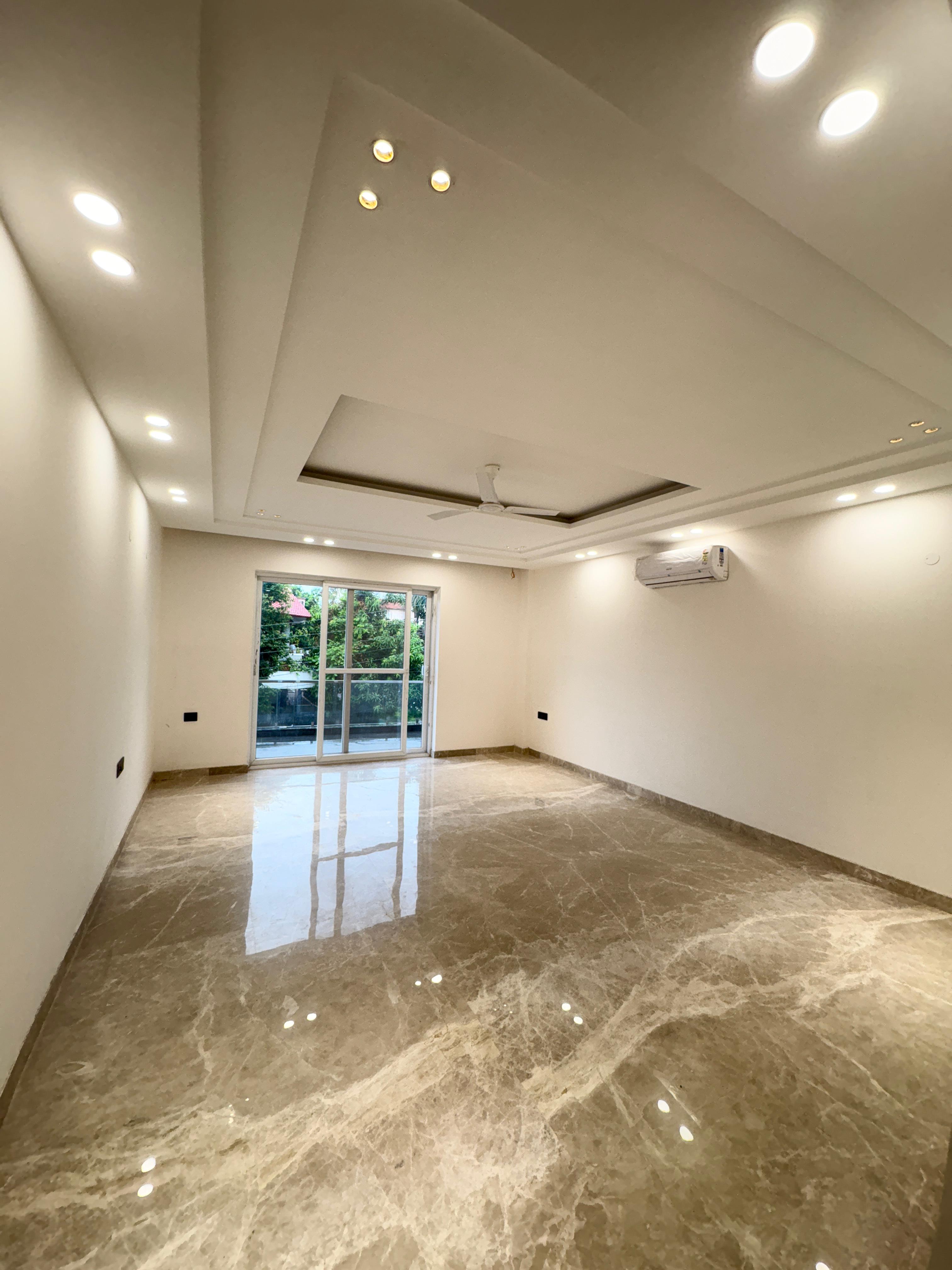 Plot For Sale in Sector 36