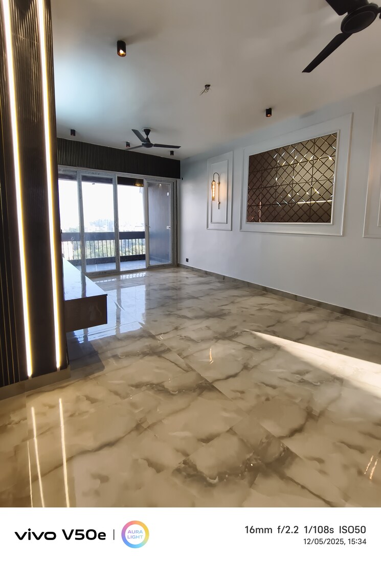 Room, ip extension 3 Bedroom 1600 Sq.Ft. Apartment In Ip Extension Delhi 9590068