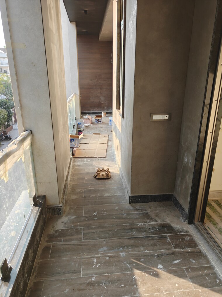 Balcony, model town phase 2 4 Bedroom 475 Sq.Yd. Builder Floor In Model Town Phase 2 Delhi 9590111