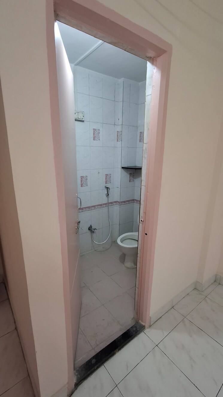 Bathroom, sun-city 2 Bedroom 1000 Sq.Ft. Apartment In Sinhagad Road Pune 9590098