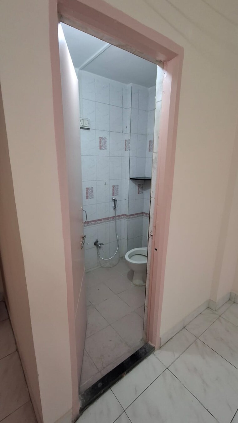 Bathroom, sun-city 2 Bedroom 1000 Sq.Ft. Apartment In Sinhagad Road Pune 9590098