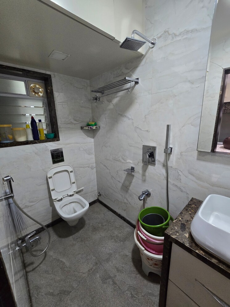 Attached Bathroom, ghatkopar west 3 Bedroom 1100 Sq.Ft. Apartment In Ghatkopar West Mumbai 9590120