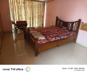 Bedroom in 2 BHK Apartment at Khar West – for Rent