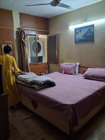 Bedroom in 3 BHK Apartment at Mayur Vihar Phase 1 – for Rent