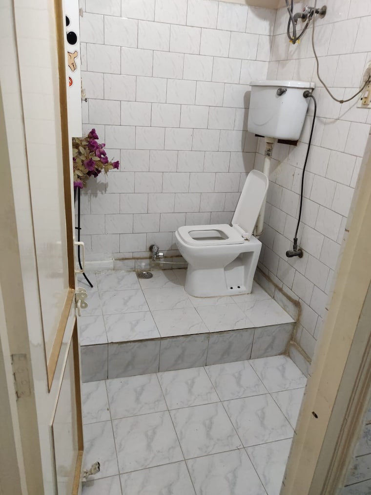 Bathroom, avasiya-kalyankari-sanstha 2 Bedroom 100 Sq.Yd. Builder Floor In Lajpat Nagar Delhi 9590177